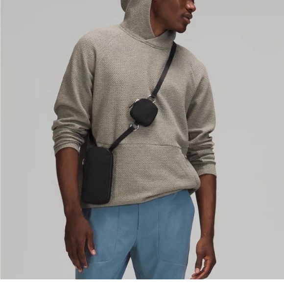 lululemon athletica Handbags - Lululemon modular phone crossbody bag heritage camo